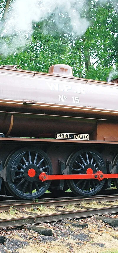 Barclay Ministry of Supply Standard "Austerity" 0-6-0ST No.2183 of 1945; Wemyss Private Railway No.5 "Earl David" in an attractive lined brown livery. At Long Marston 6/09.