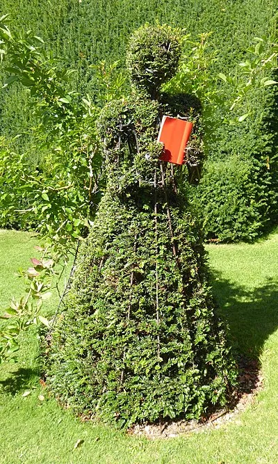 A topiary Queen Katherine Parr