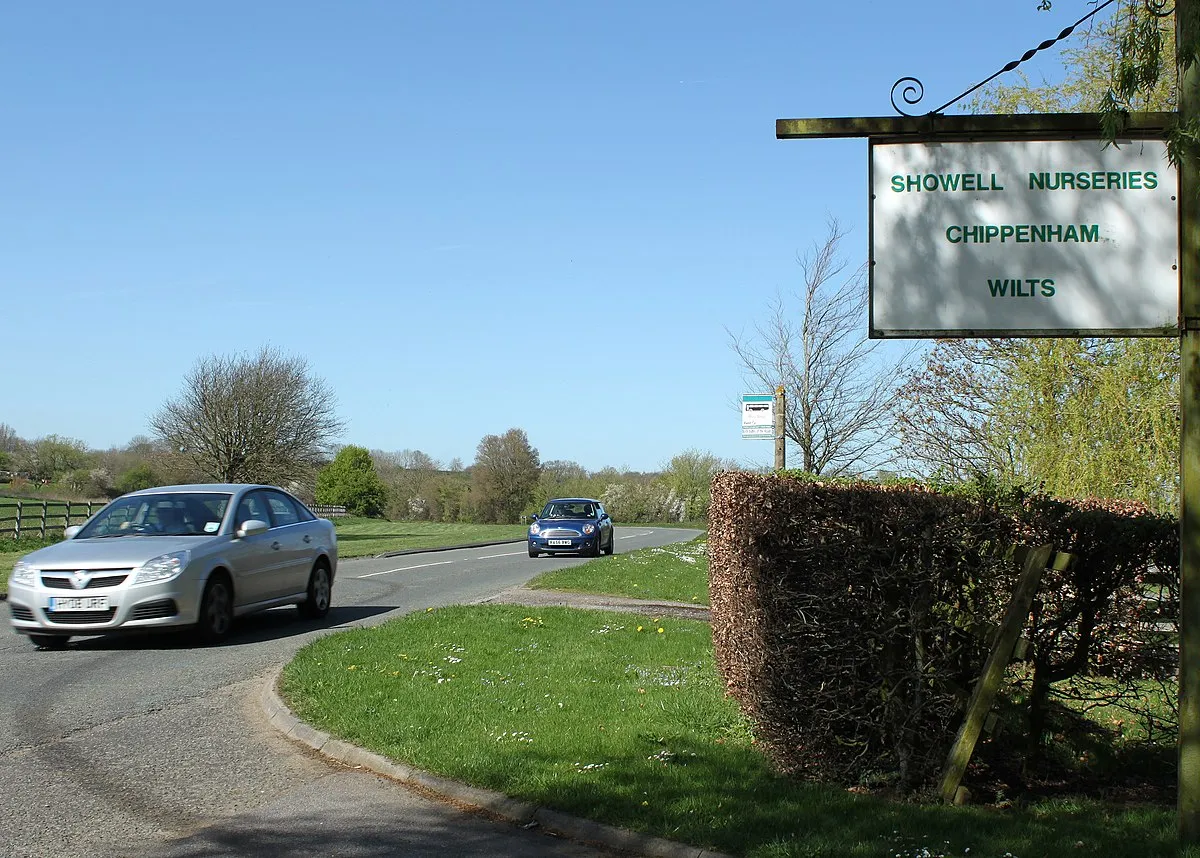 2011 : A350 and sign at the entrance to Showell Nursery