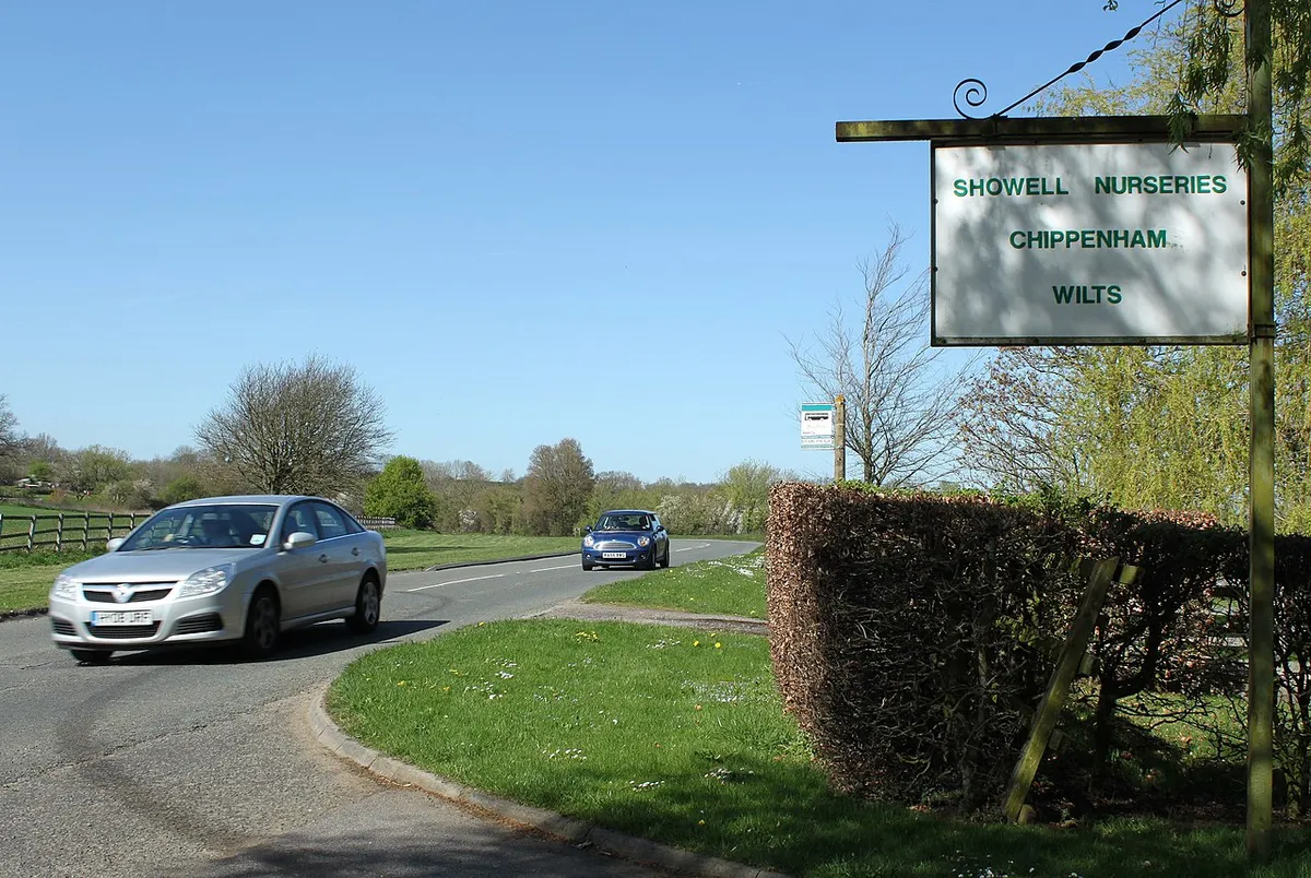 2011 : A350 and sign at the entrance to Showell Nursery