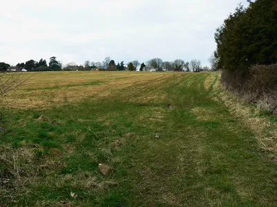 Farmland east of Tockenham The land is seen here from the minor road between Tockenham and Bushton. Queen Court Farm is in the distance.