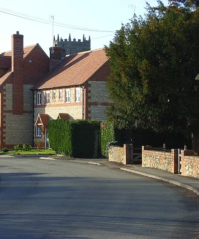 Broad Street, Uffington On the right is a Craven Cottage, an early 17th century listed house. Ahead are houses on a new development called Waylands (there are further houses out of shot to the right). These seem sympathetic to the style of the delightful village.