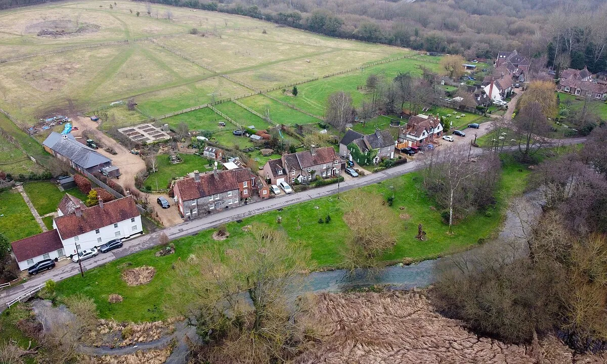 Houses in Bagnor, with the River Lambourn in the foreground
