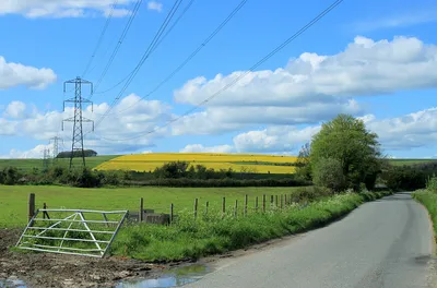 2012 : Pylons line up near Coate