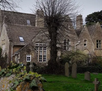 Former school and teacher's house, Milton-under Wychwood
