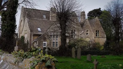 Former school and teacher's house, Milton-under Wychwood