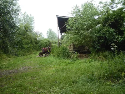 Barn and old tractor, Pucketty Farm