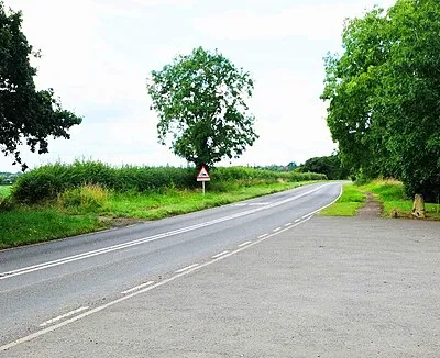 A4104 road heading for Baughton, Worcs