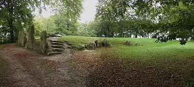 Wayland's Smithy, Neolithic chambered tomb, from the side. A panorama created from photos taken by John Brelstaff.