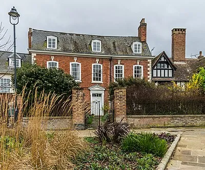 19 College Green