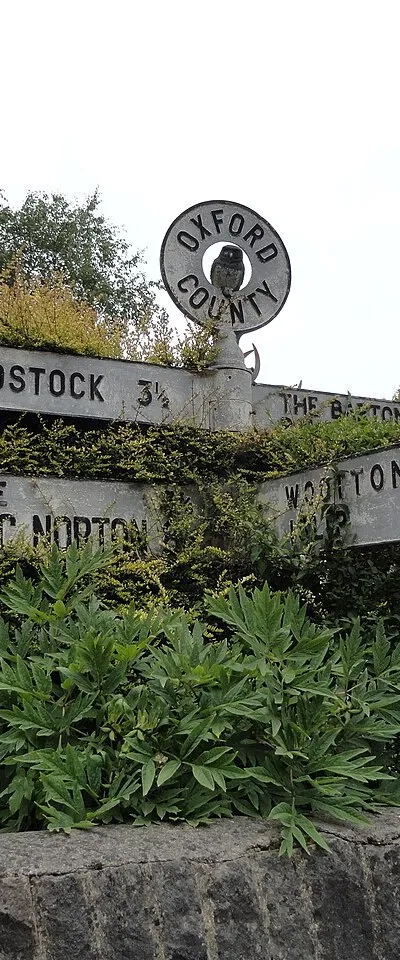 Direction Sign – Signpost on the B4027 in Glympton