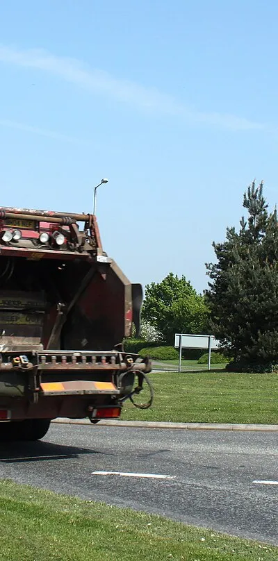 2011 : A3102 and waste collection vehicle