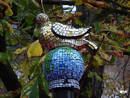 A pigeon, Cheltenham's symbol