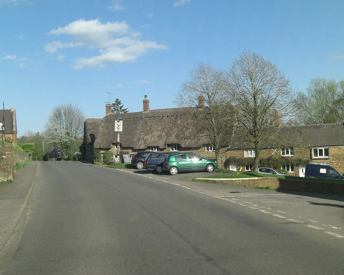 B4035 passes the Stag's Head