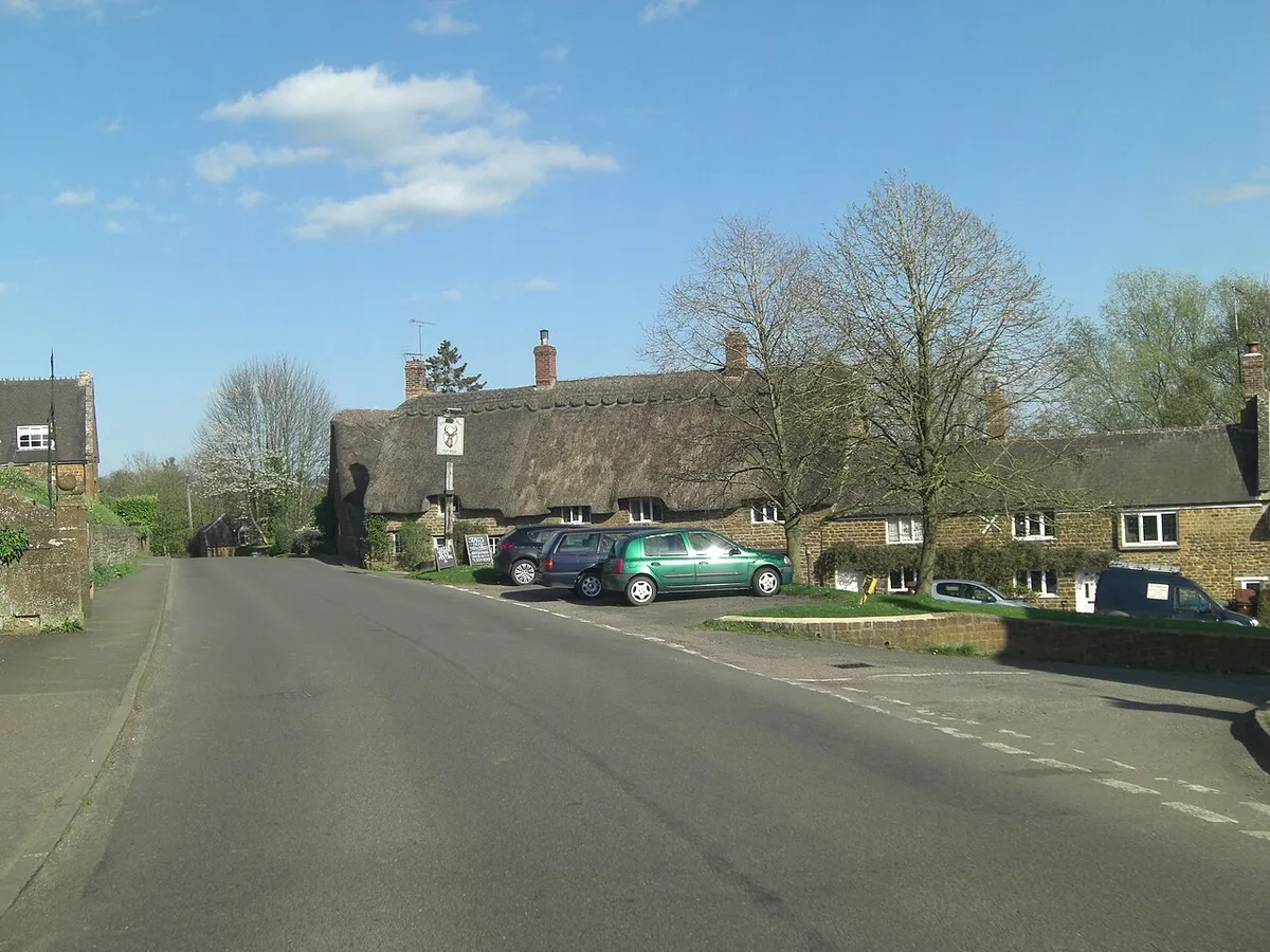 B4035 passes the Stag's Head