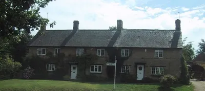 Cottages by the road in Middle Aston