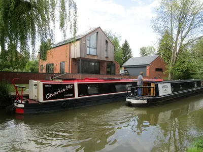 Boats and canalside house, Cropredy