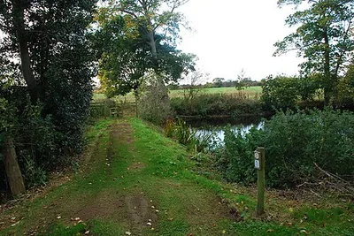 Besselsleigh Fishponds The dam at the south end of one of the former Medieval fishponds at Great Park Farm, Besselsleigh.
