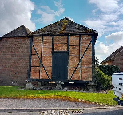 Granary at Speen Farm, Speen Lane