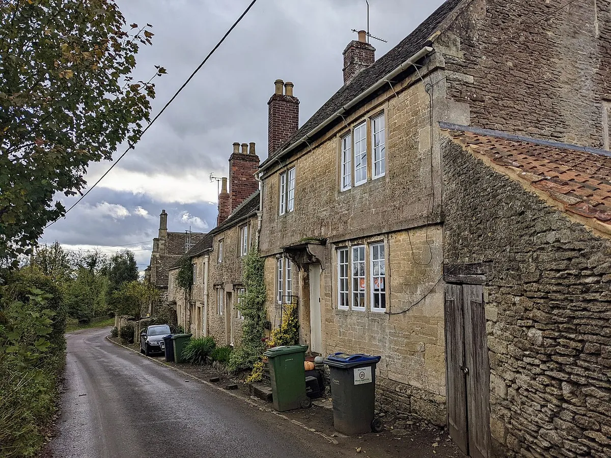 10-13, Easton (Corsham, Wiltshire, SN13)