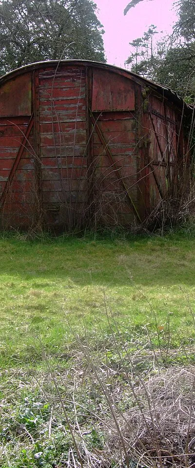 Disused railway carriage, Purton