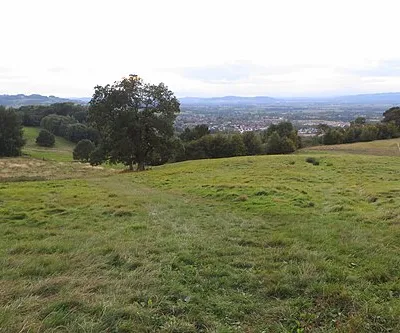 Bridleway down to Broadway