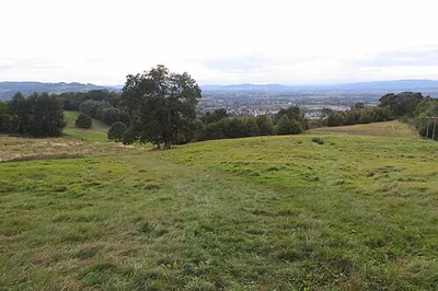 Bridleway down to Broadway