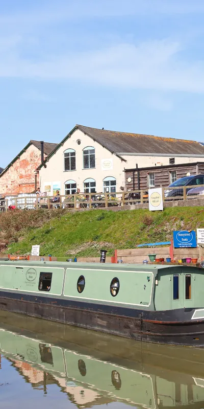 Canal at Honeystreet