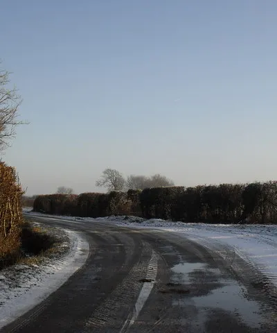 Bend in the road Heading from Broughton Poggs to Langford.