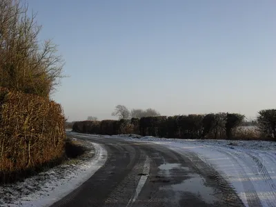 Bend in the road Heading from Broughton Poggs to Langford.