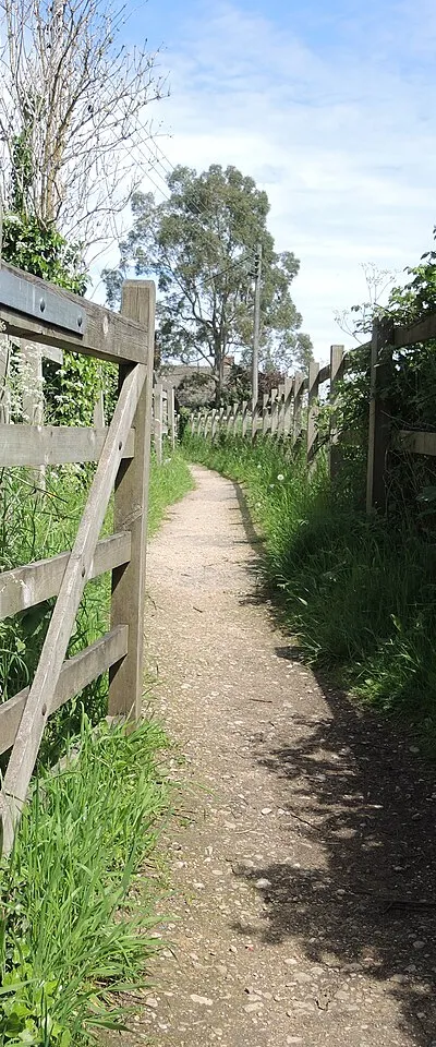 A permissive path by the reservoir