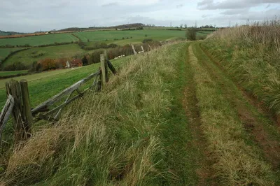 Bridleway to Upper Coberley Bridleway above the Churn valley to the south of Upper Coberley.