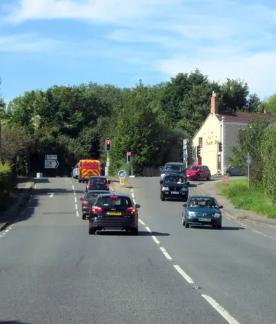 A4019 Combe Hill, Approaching A38