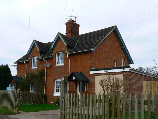8 &amp; 9 Lower Salthrop Cottages, Bassett Down, Wroughton, Swindon This pair of cottages is assumed to be associated with Lower Salthrop, 300 metres west of here.
