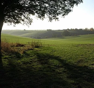 By the Macmillan Way From close to where the Way crosses Sugarswell Lane, following a footpath to Alkerton. The combe is the source of one of the headwaters of the Sor Brook.