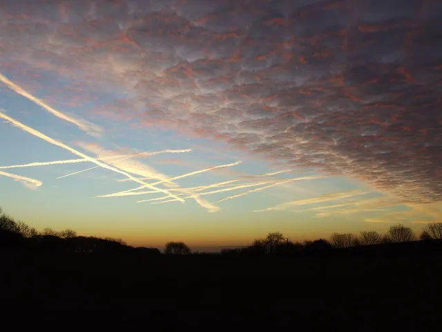 Amazing cloud with vapour trail Noughts and Crosses