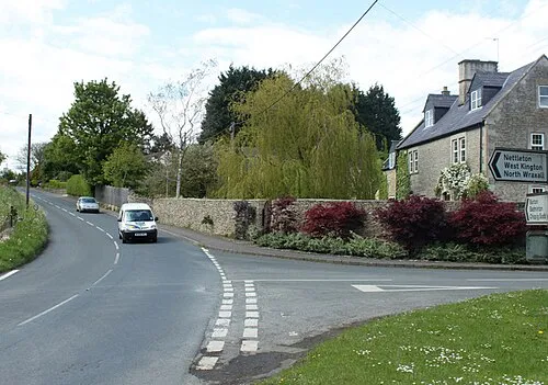 2010 : B4039 Looking west at The Gibb