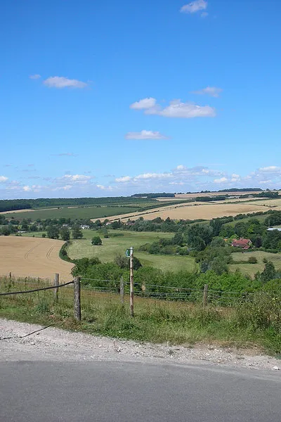 Bend in the road, viewpoint over Kennet Valley