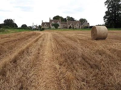 Approaching Beaufort House, Willesley
