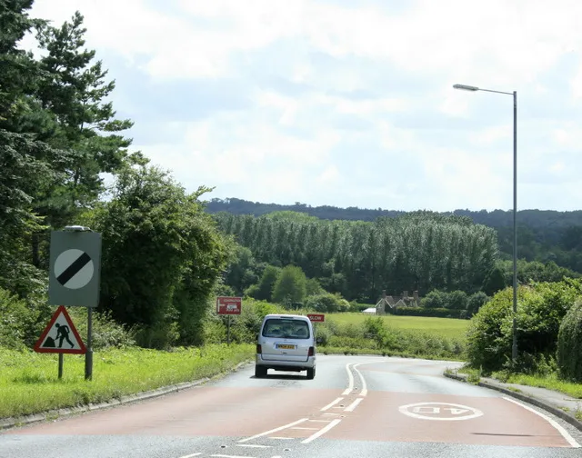 A4 looking west down Chilvester Hill