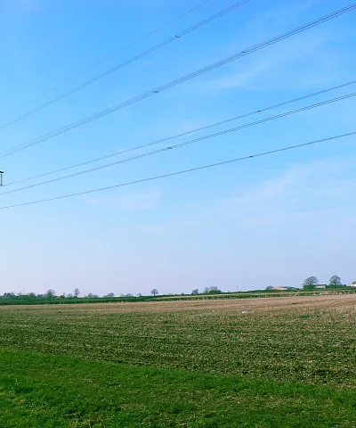 Farmland and power lines, Hook Street Viewed from a footpath near the M4. The pylon is outside this square by a few metres.