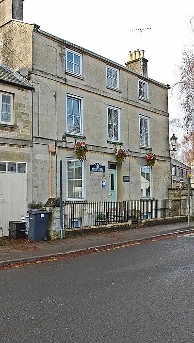 Apsley Villa Guest House, 16 Victoria Road, Cirencester, Glos