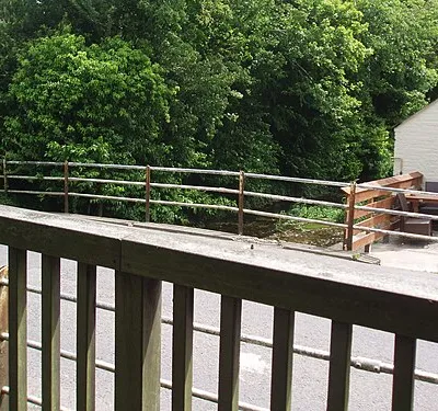 Double bridge over the River Lambourn at Great Shefford