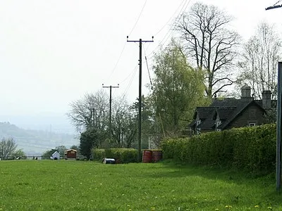 2010 : Cottages pasture and view at the top of Bowden Hill