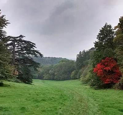 Bridleway down the Cotswold escarpment to Mickleton