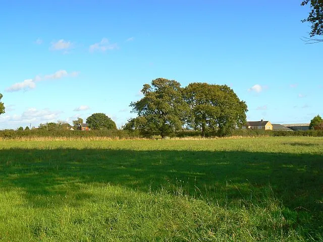 Cotmarsh, Broad Town Cotmarsh is a tiny hamlet near Broad Town, itself not large. The modern-looking property at the right is just inside this square.