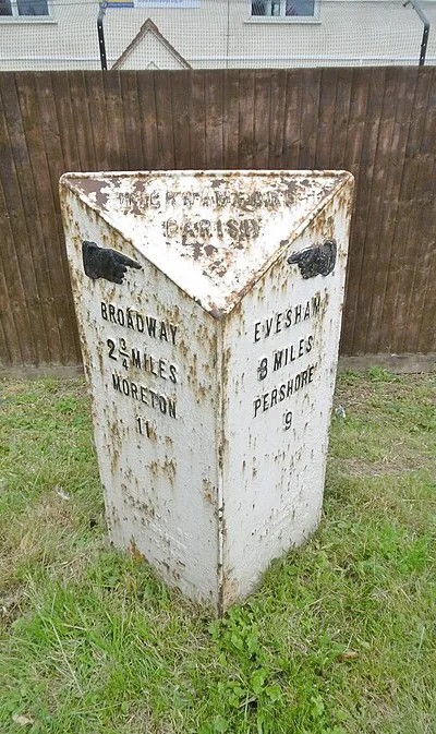 Old Milepost by the A44, Pitchers Hill, Wickhamford
