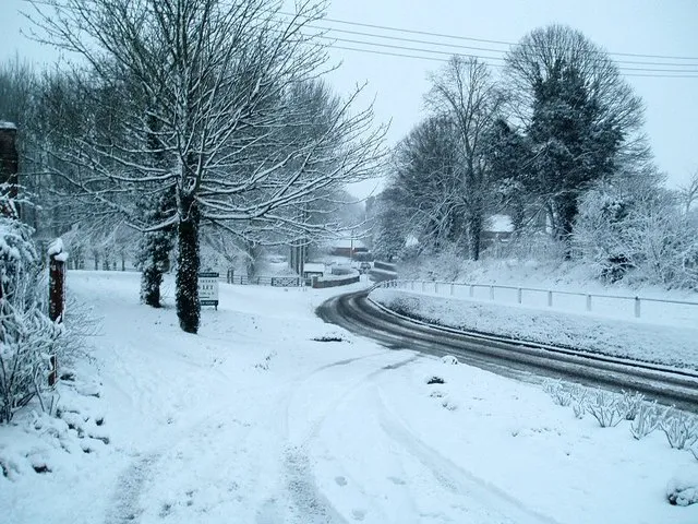 8 February 2007 Newbury Street East Hendred First proper snowfall for three years The beauty of the village of East Hendred was further enhanced after a night of heavy snowfall