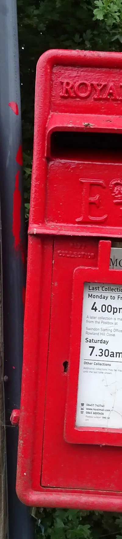 Elizabeth II postbox, Lydiard Green