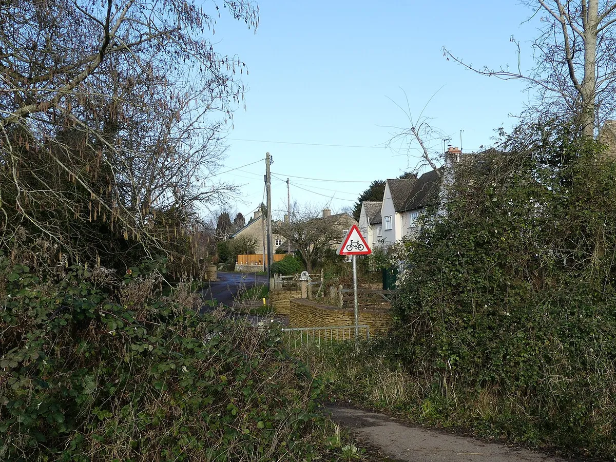 Access path from the road to Mill Lane, Somerford Keynes